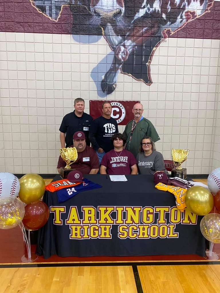Senior, Trace Shirley signs to play for Centenary